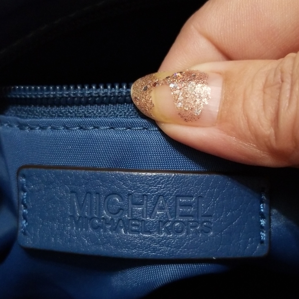 Micheal micheal kors cross body purse - Picture 6 of 8